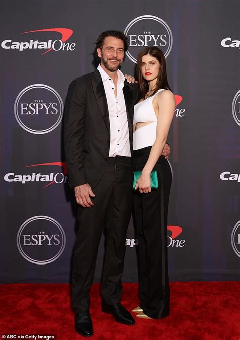 alexandra daddario pictures with boyfriend